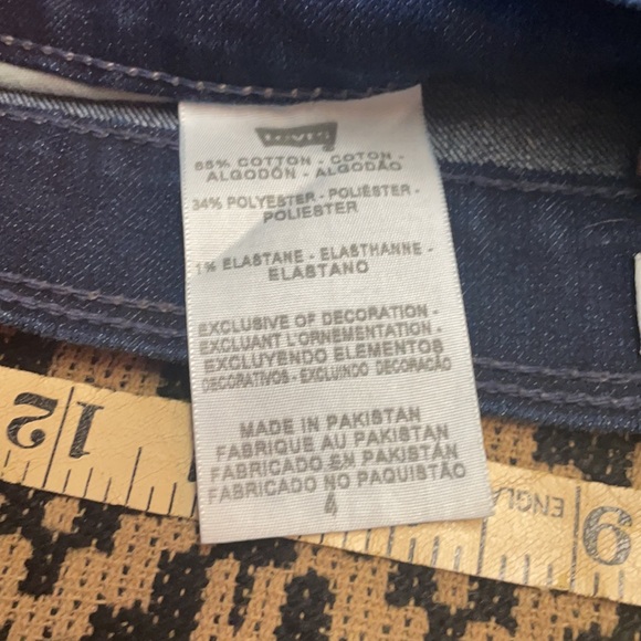 Levi’s Jean Skirt with Back Slits and Pockets Size 4. - Picture 7 of 7